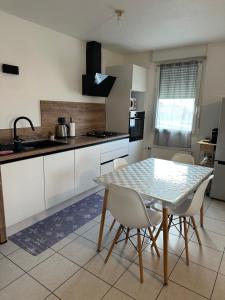 Lumineux proche Eurexpo Lyon, Groupama Stadium et Arena