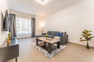 Compact 1BR, Just A Minute Drive to At the Top Burj Khalifa - Ontario Tower, Business Bay