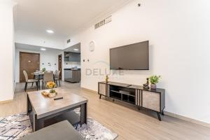 Compact 1BR, Just A Minute Drive to At the Top Burj Khalifa - Ontario Tower, Business Bay