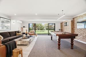 Absolute Lakefront Sleeps 10 Pool Table