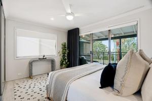 Absolute Lakefront Sleeps 10 Pool Table