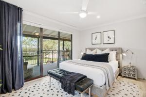 Absolute Lakefront Sleeps 10 Pool Table