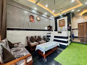 Satya Nikunj INN