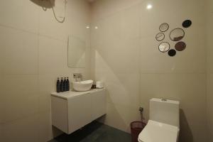 Five Door Retreat 5BHK - Dehradun by Homeyhuts