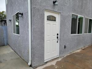 Spacious 2-Bedroom, One and a Half Bath Home in Pico-Robertson Near Beverly Hills and Cedars-Sinai
