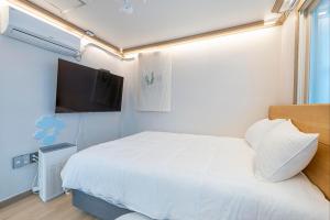 Pet-Friendly Gwangalli Beach Stay, 2 Guests, Self Check-in