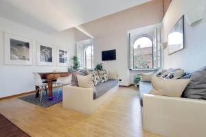 Historic Center Rome Colosseum 2BR 2BA Metro