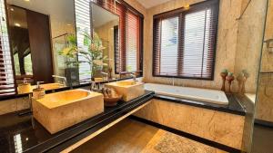 Luxury Balinese Pool Villa