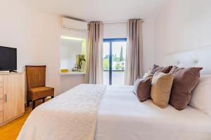 Albufeira Sunny Days | Pool View Family Apartment