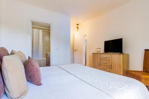 Albufeira Sunny Days | Pool View Family Apartment