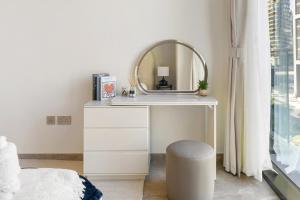 Stylish 1BR Apartment Peninsula One Business Bay