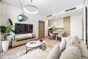 Stylish 1BR Apartment Peninsula One Business Bay