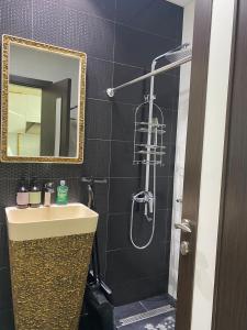 Chic Studio near Miracle Garden & GlobalVillage