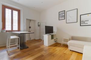 GuestHost - M5 Isola Cozy Apartment