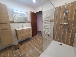 Elégant T3 rénové - Charme, confort et mer à pied - Tout équipé !