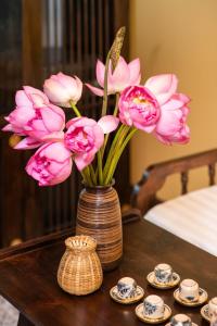 Hanoi Old Quarter Boutique Studio Apart Train View