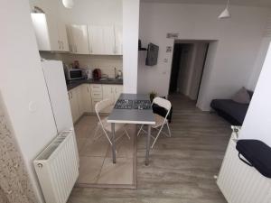 Kiras Group Apartments - 8 Units for Up to 38 Guests