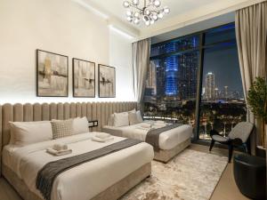 Stunning 4BR Burj View Pool &Gym