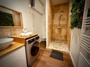 Colline, La suite jacuzzi cinéma privé
