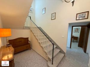 Bellissimo terratetto con giardino e posto auto by Florence Sweet Homes