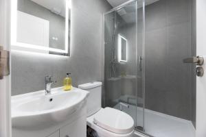Stylish modern studio with parking London - Pass the Keys