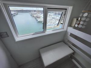 Tiny float home Brighton