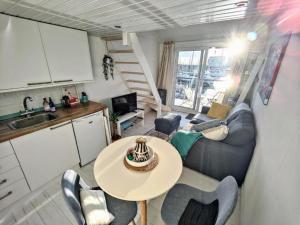 Tiny float home Brighton