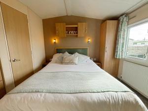 4 Sandringham, Patrington Haven, Hot Tub, Private garden & Parking