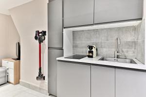 Compact Studio in Central Paris Practical & Convenient