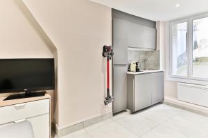 Compact Studio in Central Paris Practical & Convenient