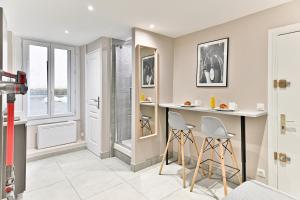 Compact Studio in Central Paris Practical & Convenient