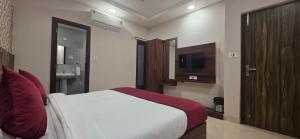 Hotel Golden Pearl Amritsar - Infront of Golden Temple Gate
