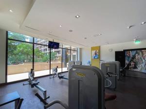 Free housekeeping visits during your stay - StayShort - Peaceful Studio with Beautiful Palm Views that Sleeps 2