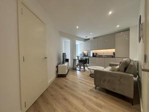 Modern Studio in Central Solihull near NEC