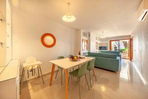 Beachfront Apartment Nur by Sealand Villas