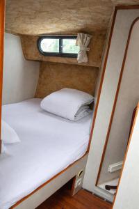 Bateau 6 personnes sans permis terrasse à quai ou Supplément Navigation