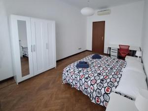 MEG 32 apartment Three-room in the heart of Isola