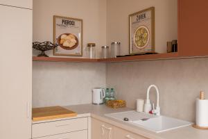 Na Okrzei Serce Pragi Chic Apartment by BookingHost