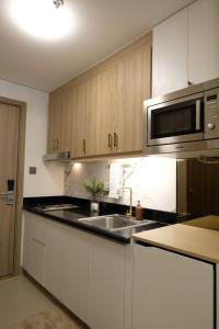 Urban Luxe Suite - 2 Double Beds, Steps to Mall of Asia Complex, Pasay City