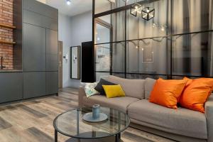 Chmielna Stylish Apartment with Garden and Parking in the center of Gdańsk by Noclegi Renters