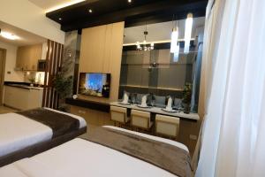 Urban Luxe Suite - 2 Double Beds, Steps to Mall of Asia Complex, Pasay City