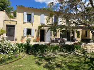 Bastide familiale avec piscine proche centre dAix