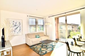 Stylish 2BR Foothill Escape in Irvine