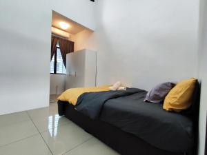 Family House near KLIA - 4BR 12 Beds - Kids Pool - 3 Parking