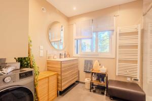 Bright A-C apartment with sea view - Antibes