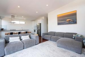 Central Torquay House 300m to beach