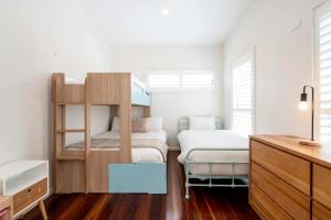 Central Torquay House 300m to beach