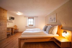Three-Bedroom Apartment room in Oberwinklgut
