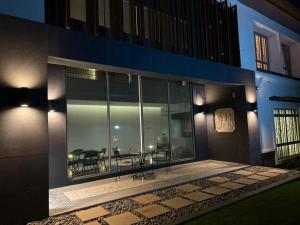 Urban Resort Villa, Taman Kolam Air
