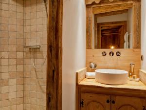 Maison spacieuse au centre de Courchevel pour 8 pers. avec cheminée et parking - FR-1-568-18